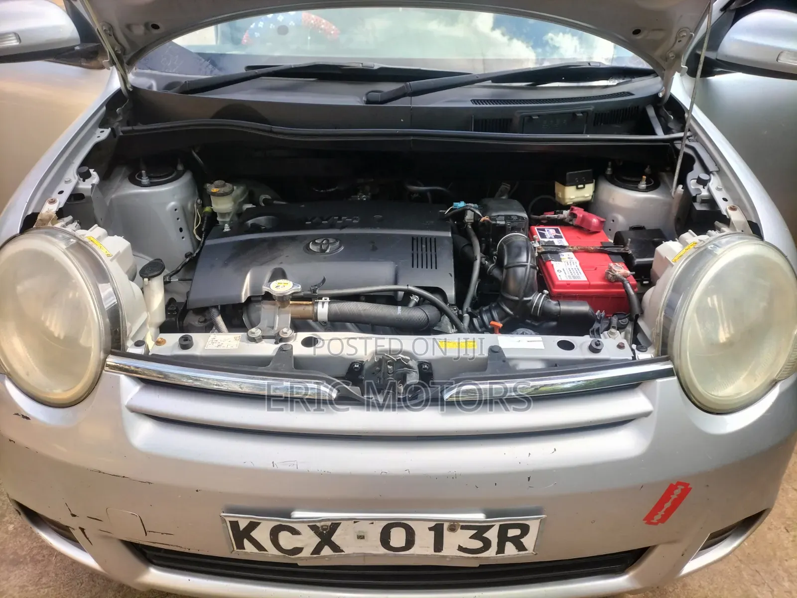Toyota Sienta 2012 Silver