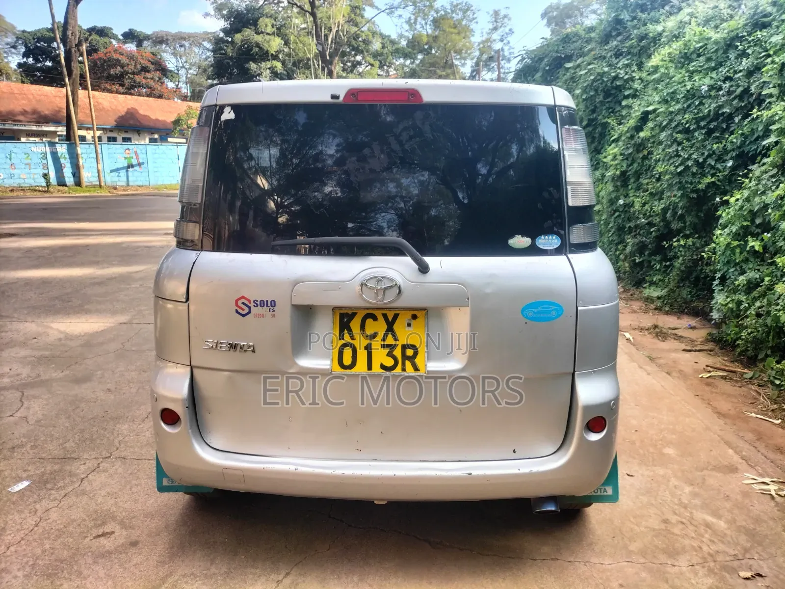 Toyota Sienta 2012 Silver
