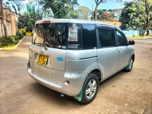 Toyota Sienta 2012 Silver