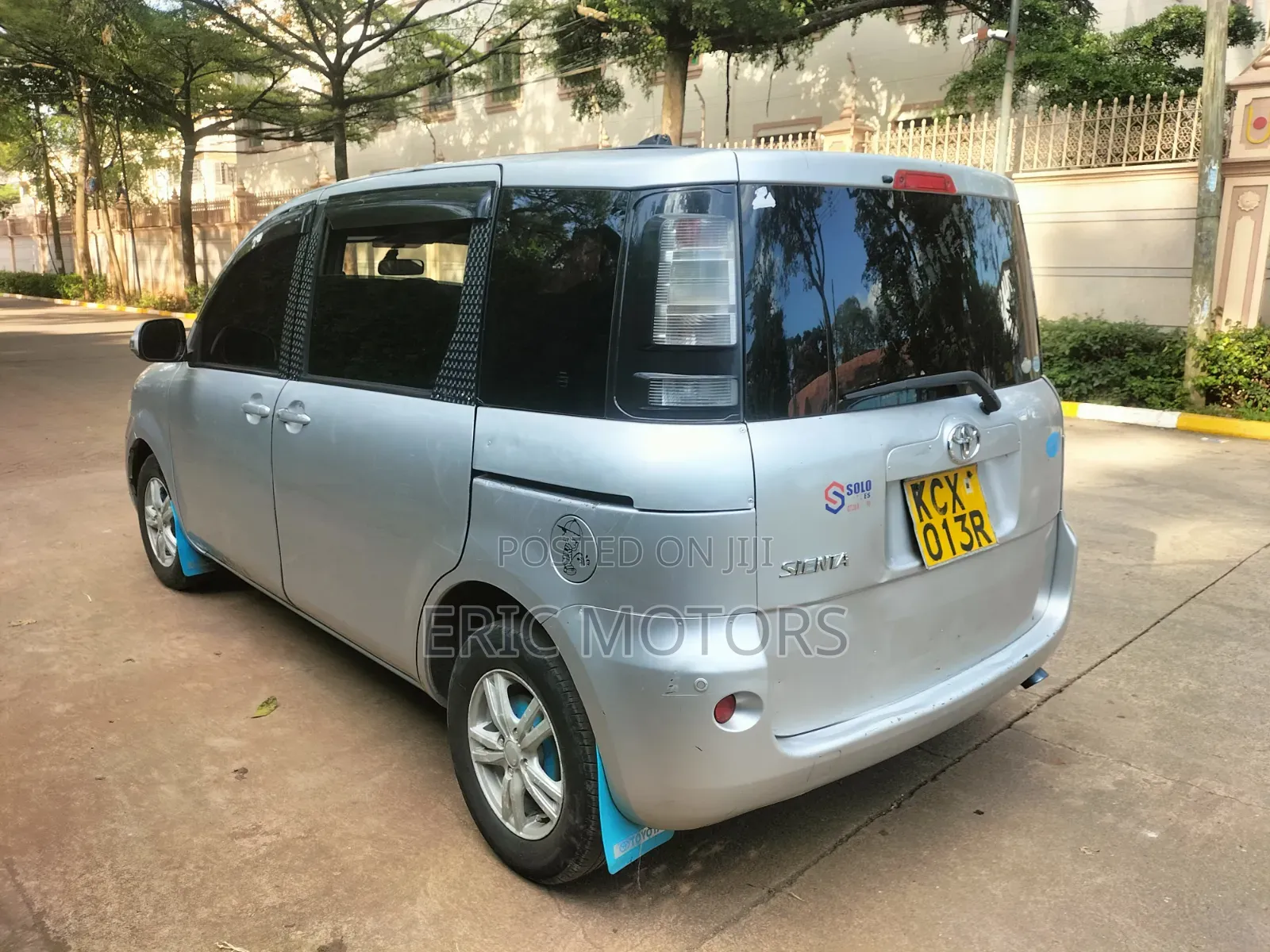 Toyota Sienta 2012 Silver