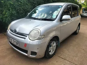 Toyota Sienta 2012 Silver