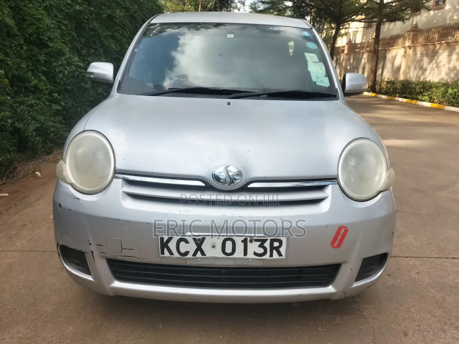 Toyota Sienta 2012 Silver