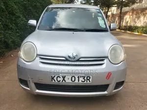 Toyota Sienta 2012 Silver