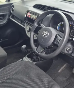 Toyota Vitz 1.5 FWD Hybrid 5dr 2019 Silver