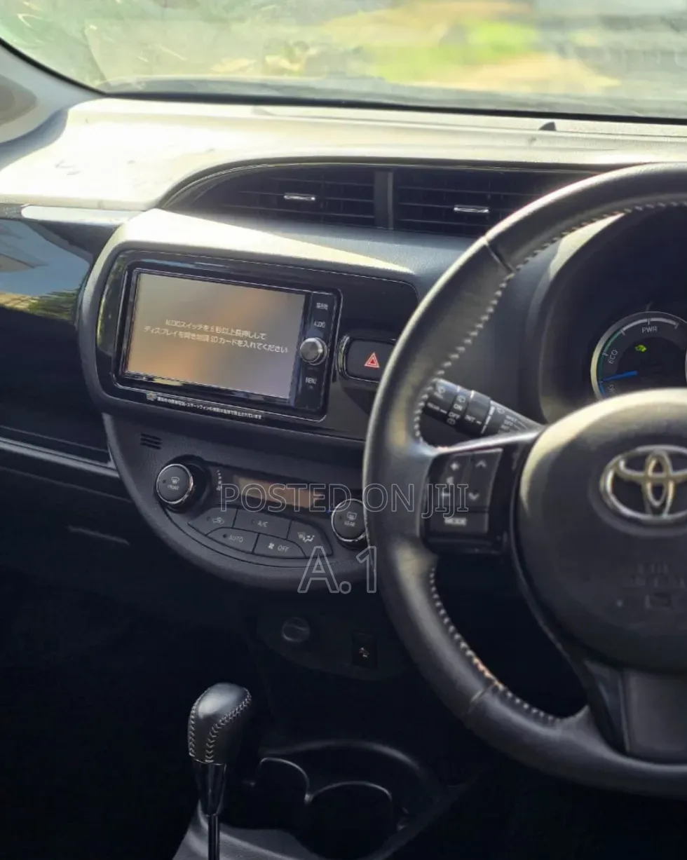 Toyota Vitz 1.5 FWD Hybrid 5dr 2019 Orange