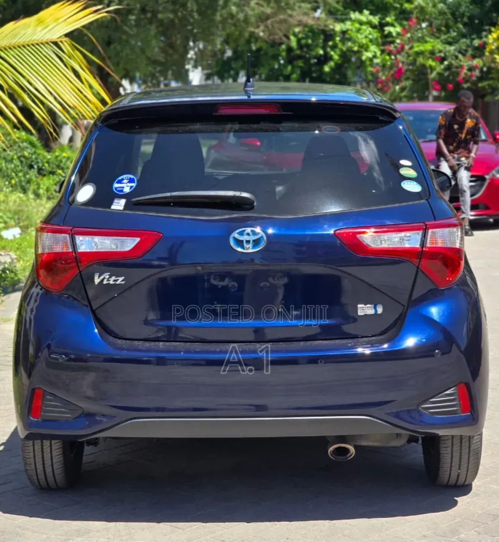 Toyota Vitz 1.5 FWD Hybrid 5dr 2019 Blue