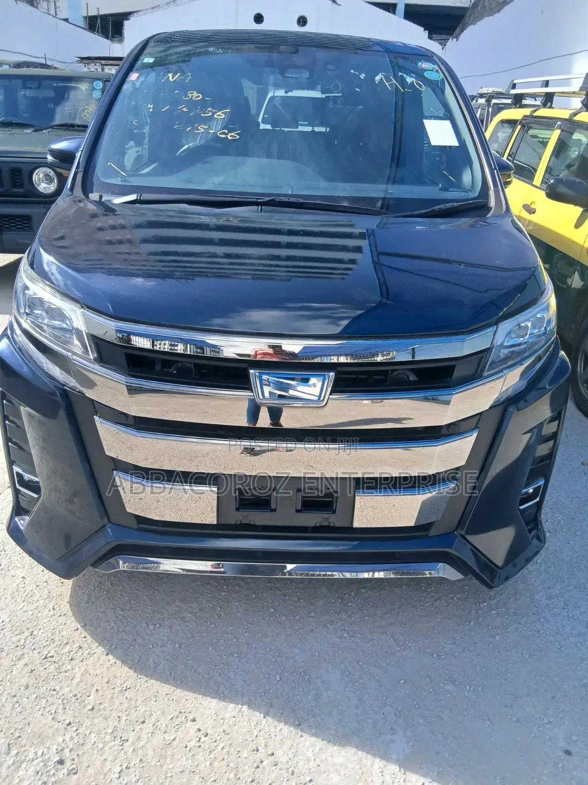 Toyota Noah 1.8 FWD Hybrid (7 seater) 2019