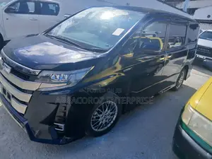 Toyota Noah 1.8 FWD Hybrid (7 seater) 2019