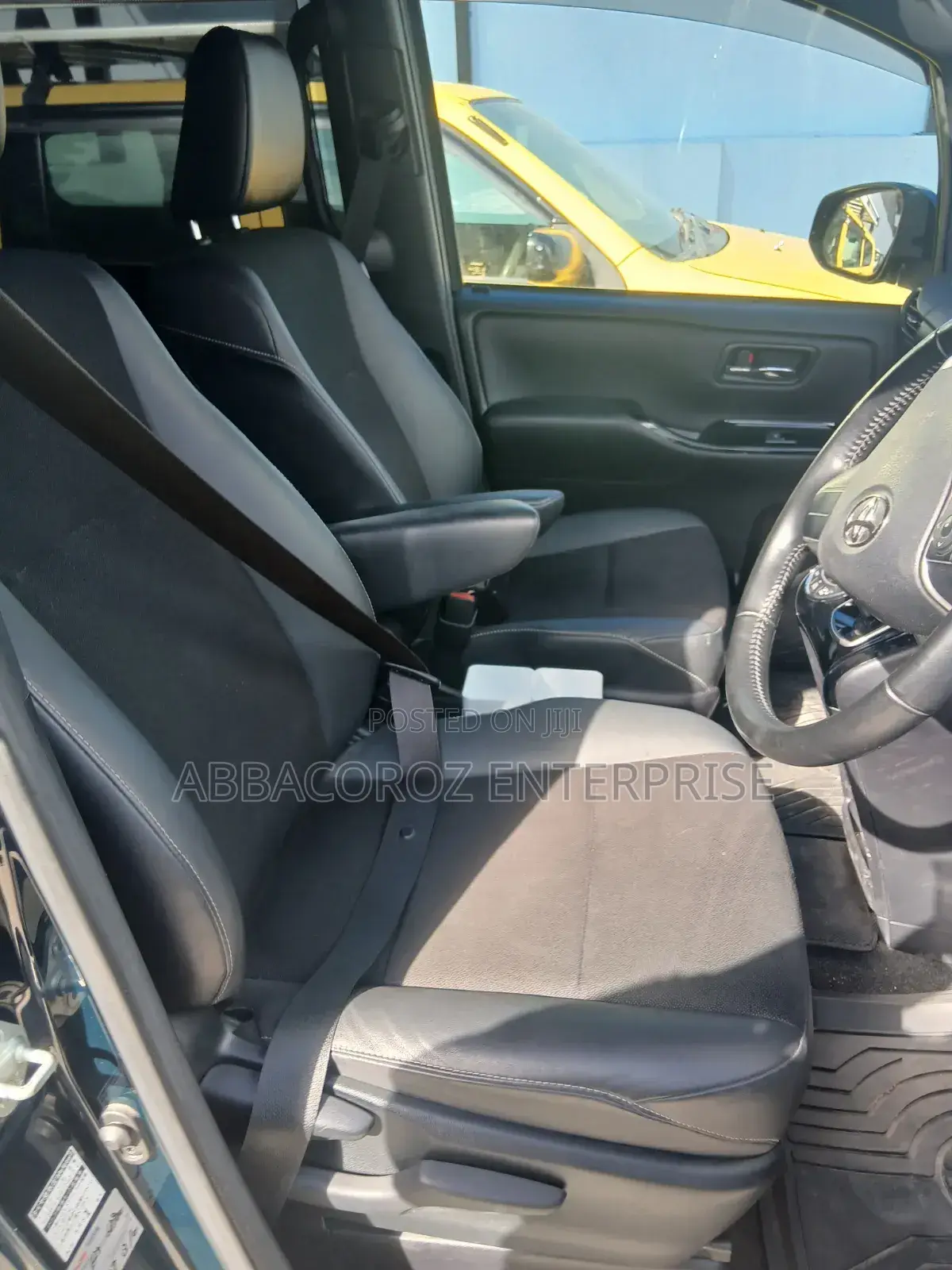 Toyota Noah 1.8 FWD Hybrid (7 seater) 2019