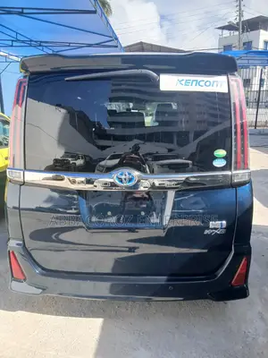 Toyota Noah 1.8 FWD Hybrid (7 seater) 2019