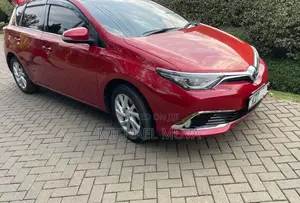 Toyota Auris 2017 Red