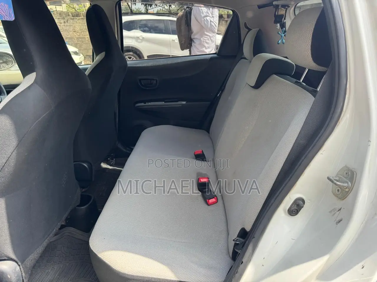 Toyota Vitz 1.3 FWD 5dr 2014 Pearl