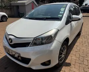 Toyota Vitz 1.3 FWD 5dr 2014 Pearl