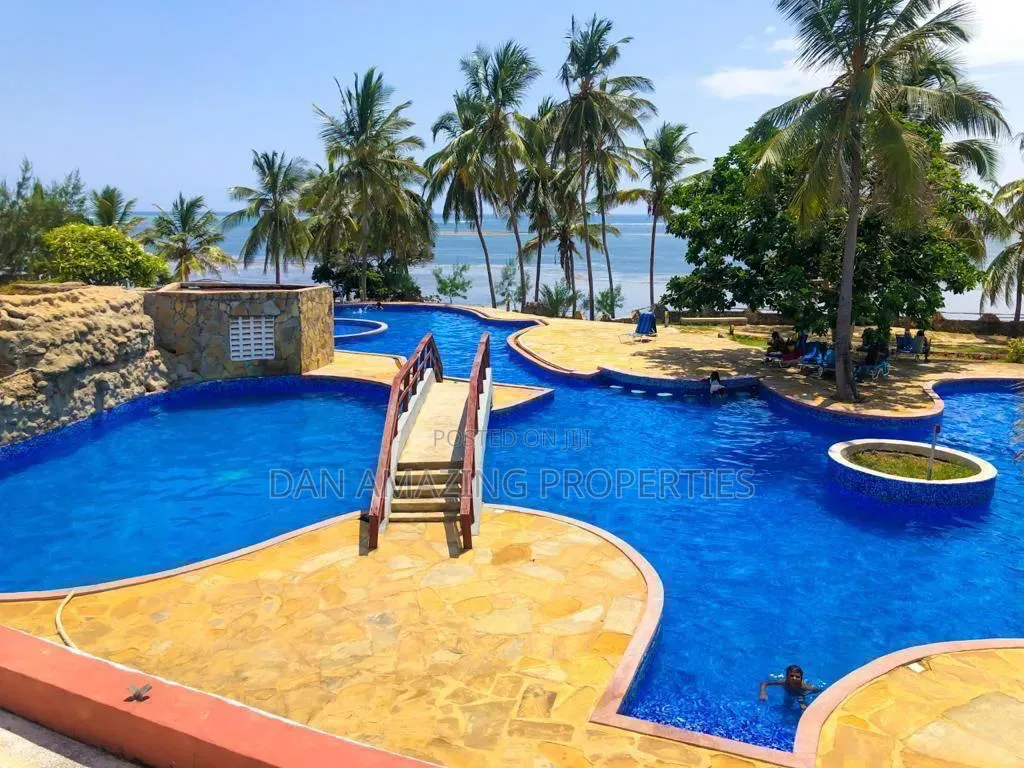 2 Bedrooms Mombasa Shanzu for Daily Rent Beach Front