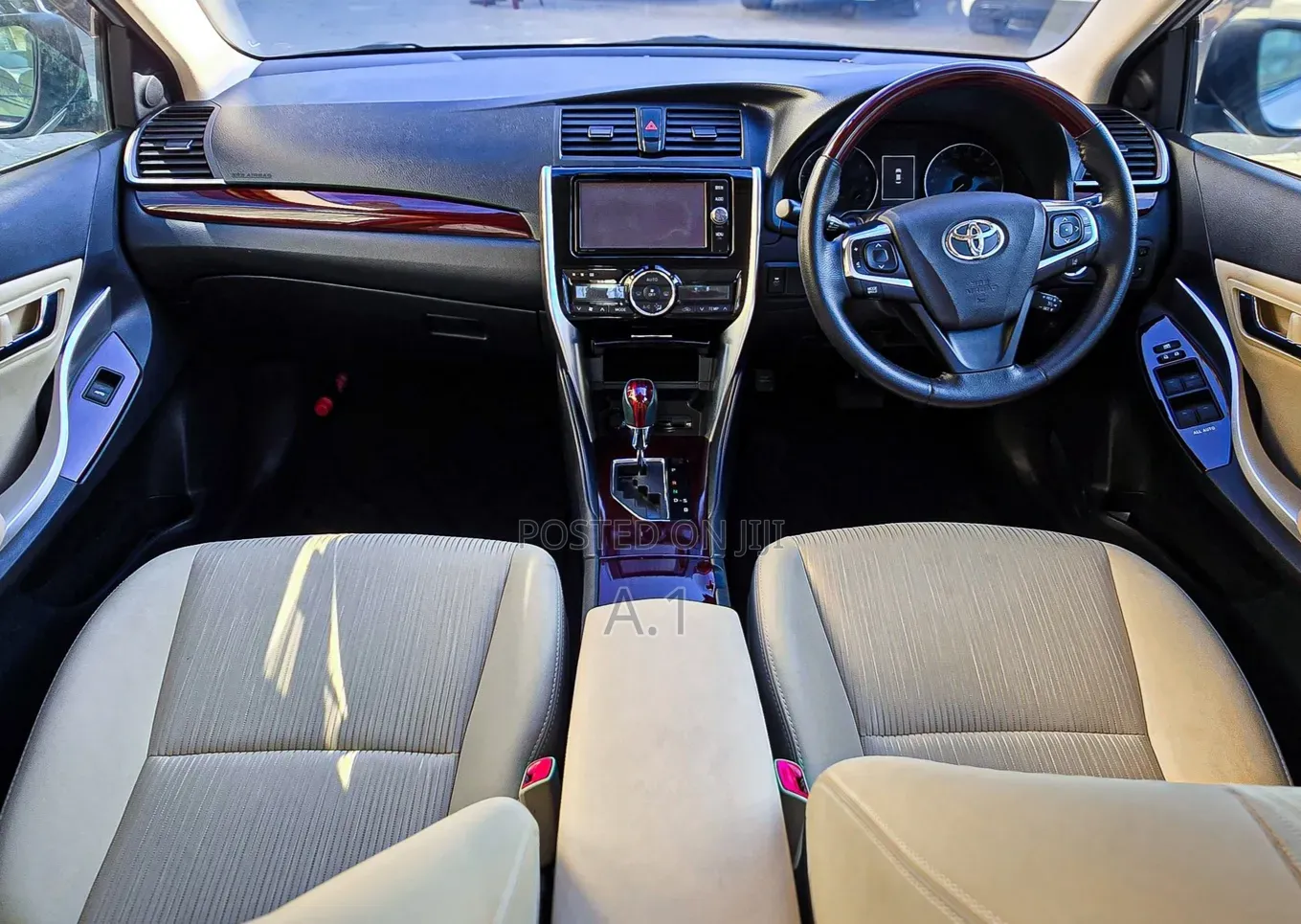 Toyota Premio 2.0 FWD 2019 Silver