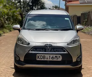 Toyota Sienta 1.5 FWD 2015 Silver