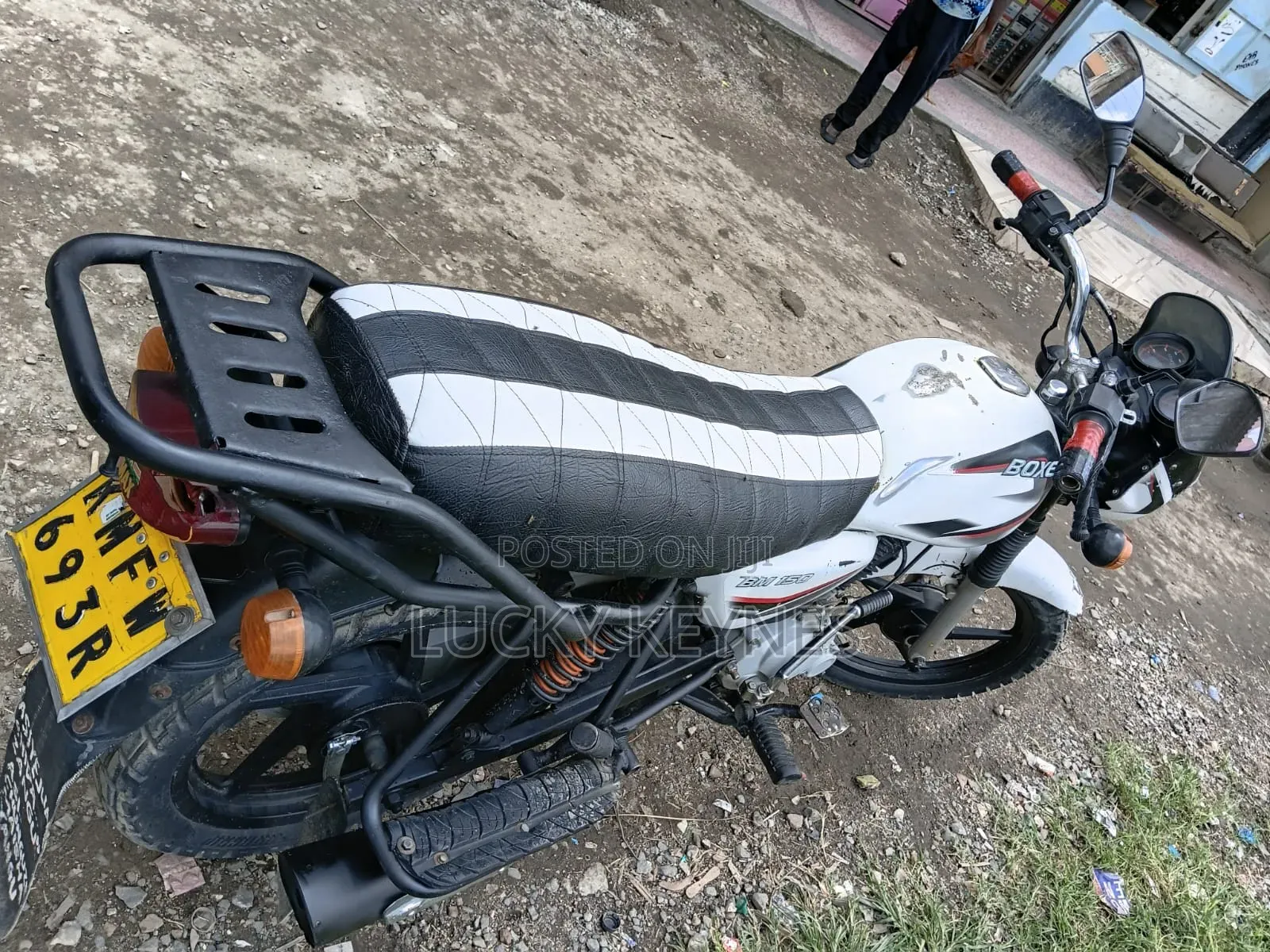Bajaj Boxer 150 UG 2023 White