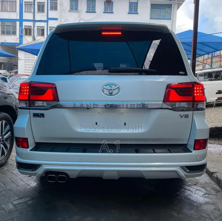 Toyota Land Cruiser 4.6 V8 ZX 2019 Pearl