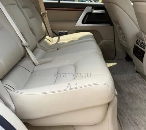 Toyota Land Cruiser 4.6 V8 ZX 2019 Pearl