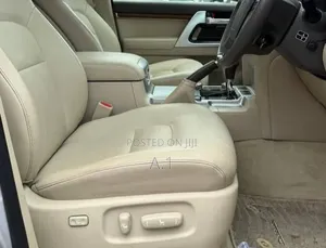 Toyota Land Cruiser 4.6 V8 ZX 2019 Pearl