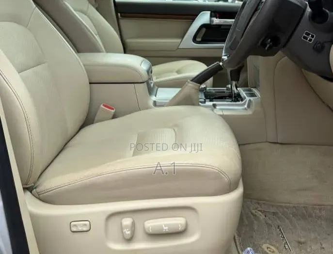 Toyota Land Cruiser 4.6 V8 ZX 2019 Pearl