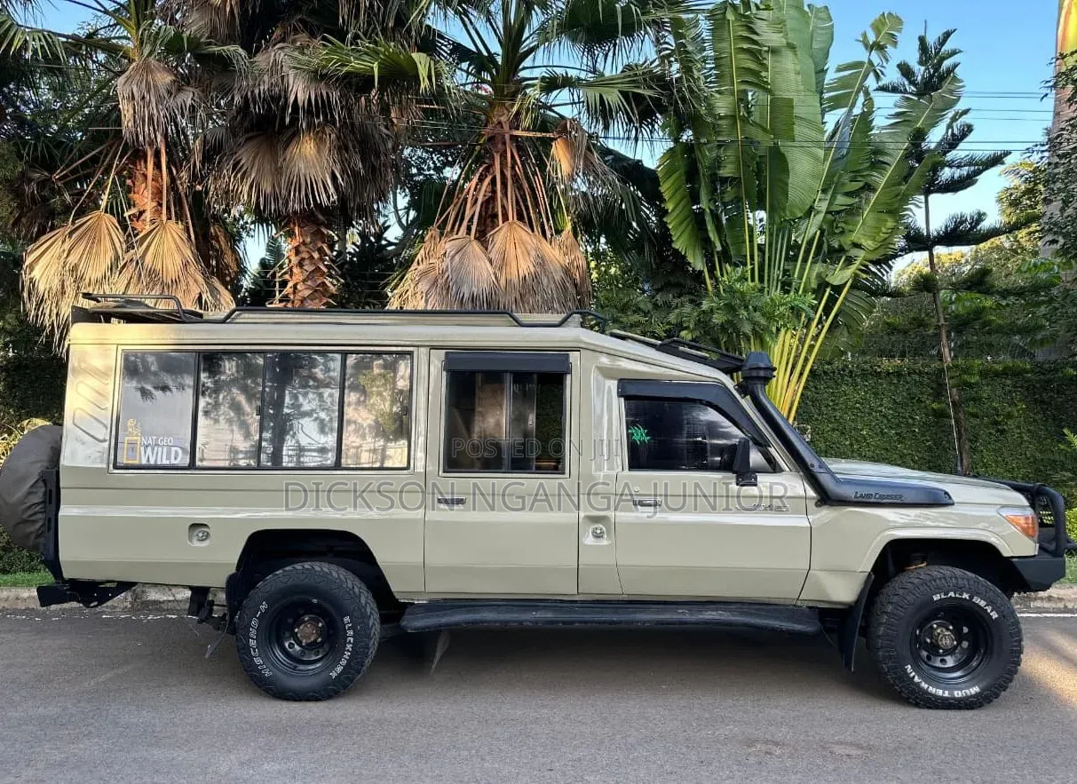 Toyota Land Cruiser 2011