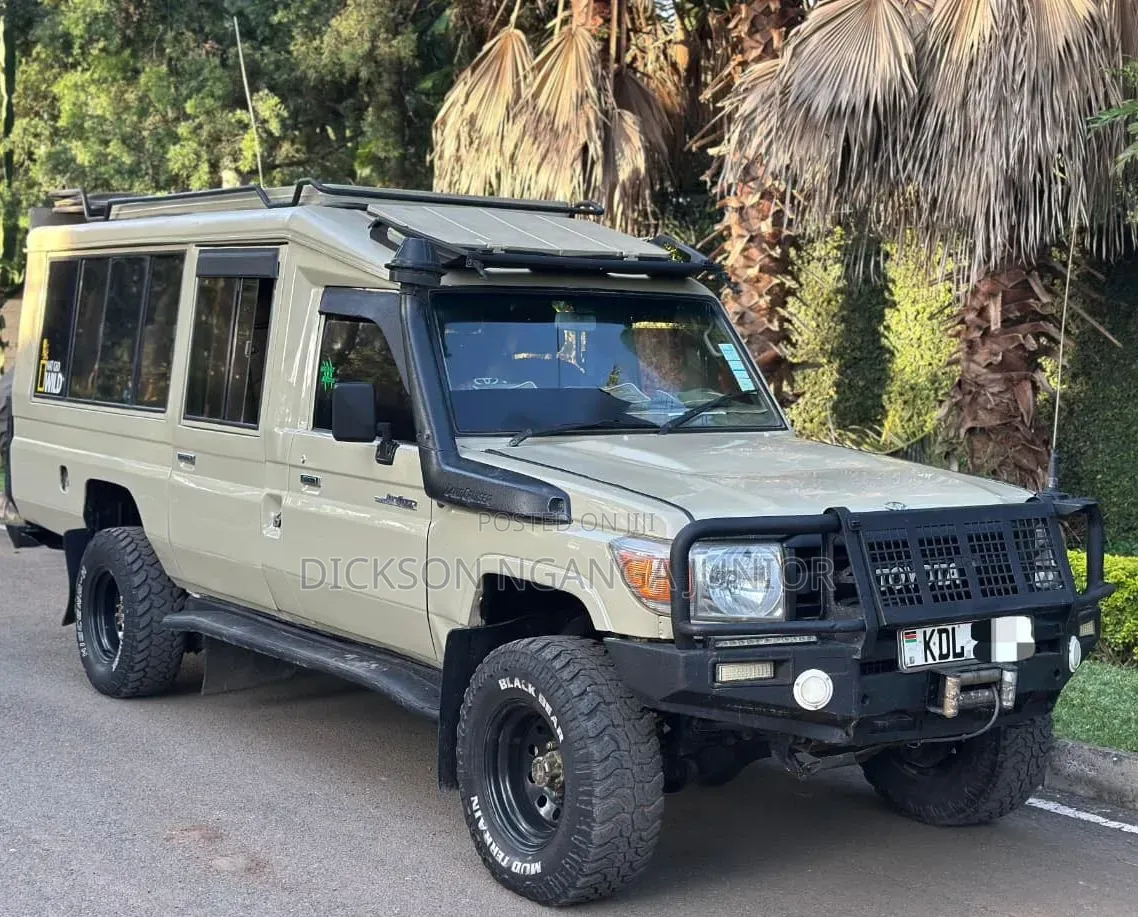 Toyota Land Cruiser 2011