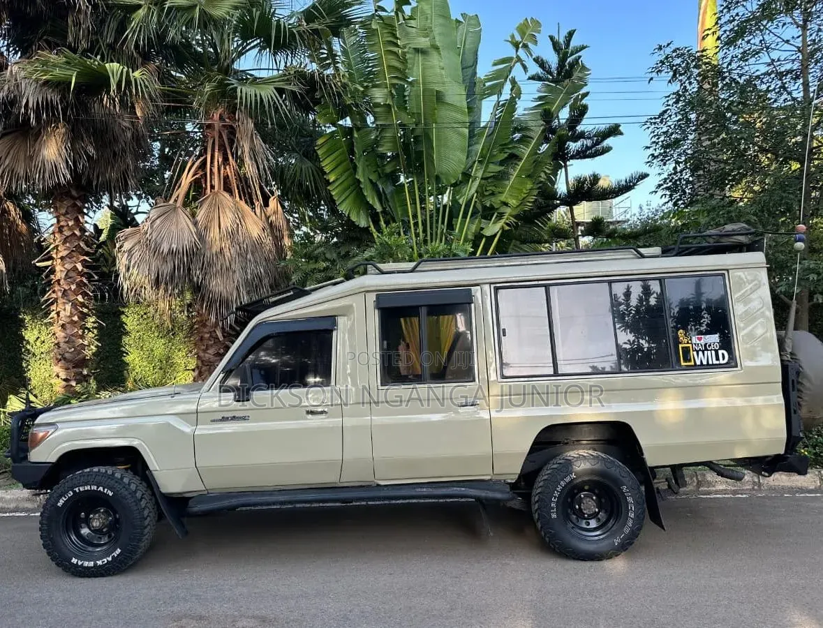 Toyota Land Cruiser 2011