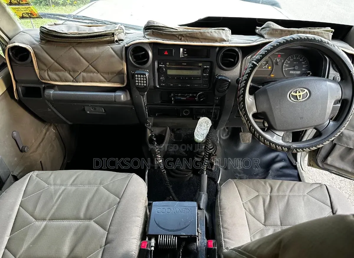 Toyota Land Cruiser 2011