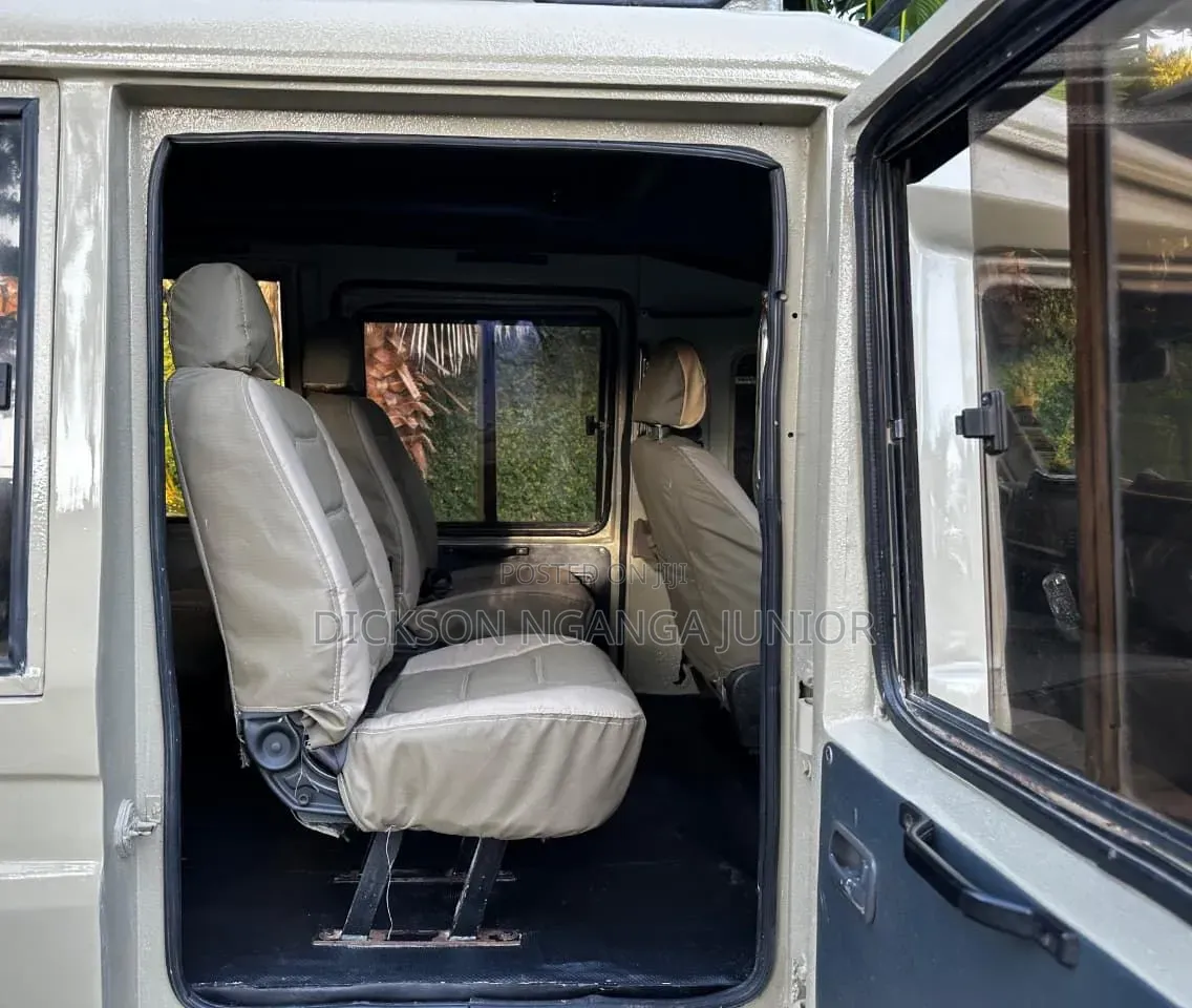 Toyota Land Cruiser 2011