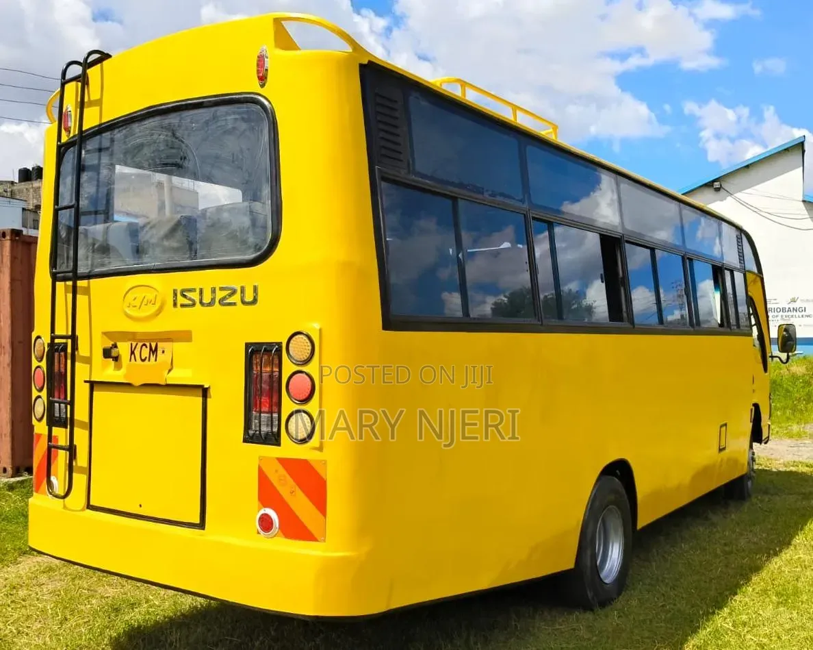 Isuzu NQR 2016 Yellow