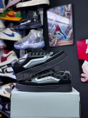 All Black Vans Hylane Nineties.
Sizes : _39 40 41 42 43 44 45