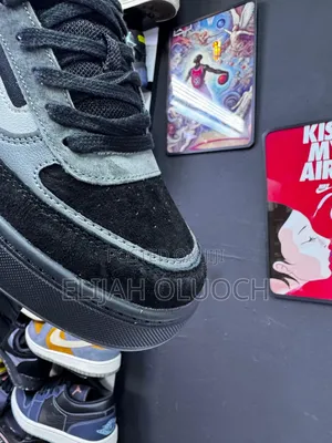 All Black Vans Hylane Nineties.
Sizes : _39 40 41 42 43 44 45