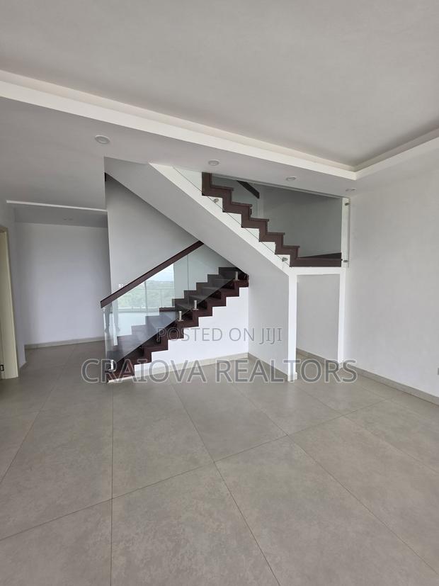 4bdrm Duplex in Spring Valley for sale - thumbnail 3