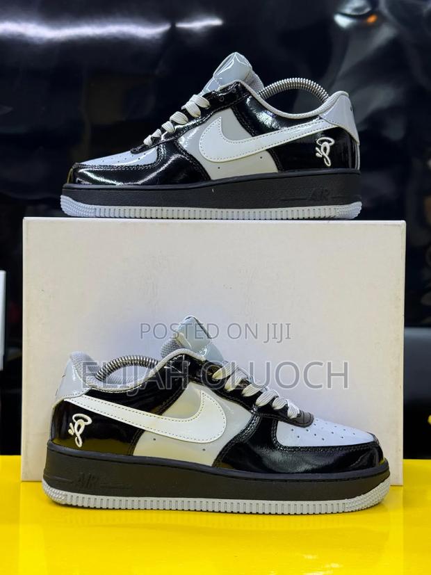 Syna Central Cee Nike Airforce 1
“ Smoke Grey ”
Sizes: 38-45