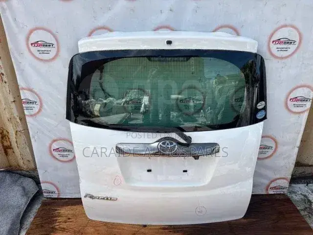 Ractis 2012/2013 Boot/Tailgate