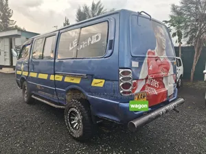 Toyota HiAce 1999 Blue