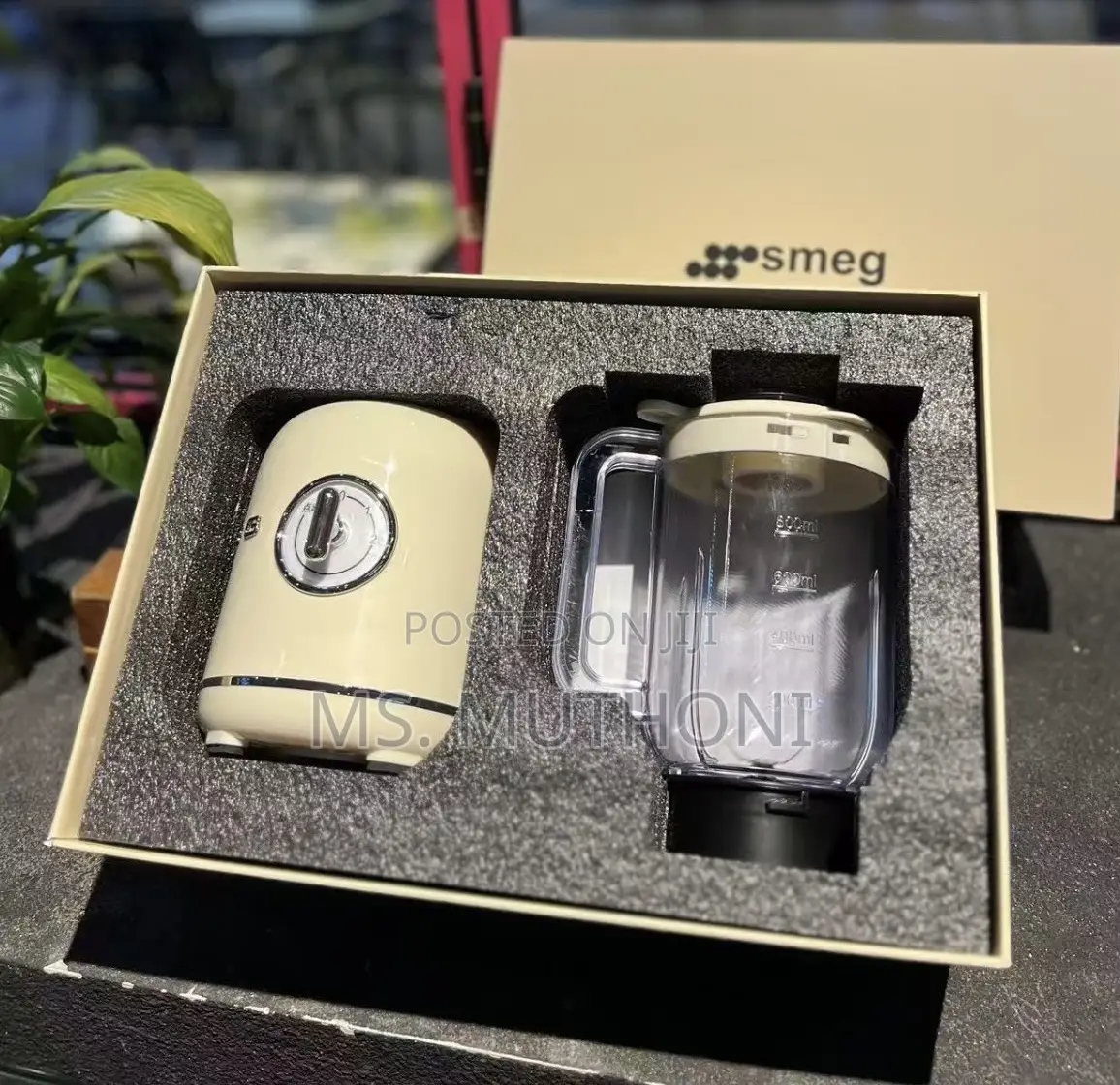 Smeg Blf03 Retro-Style Blender in Cream.