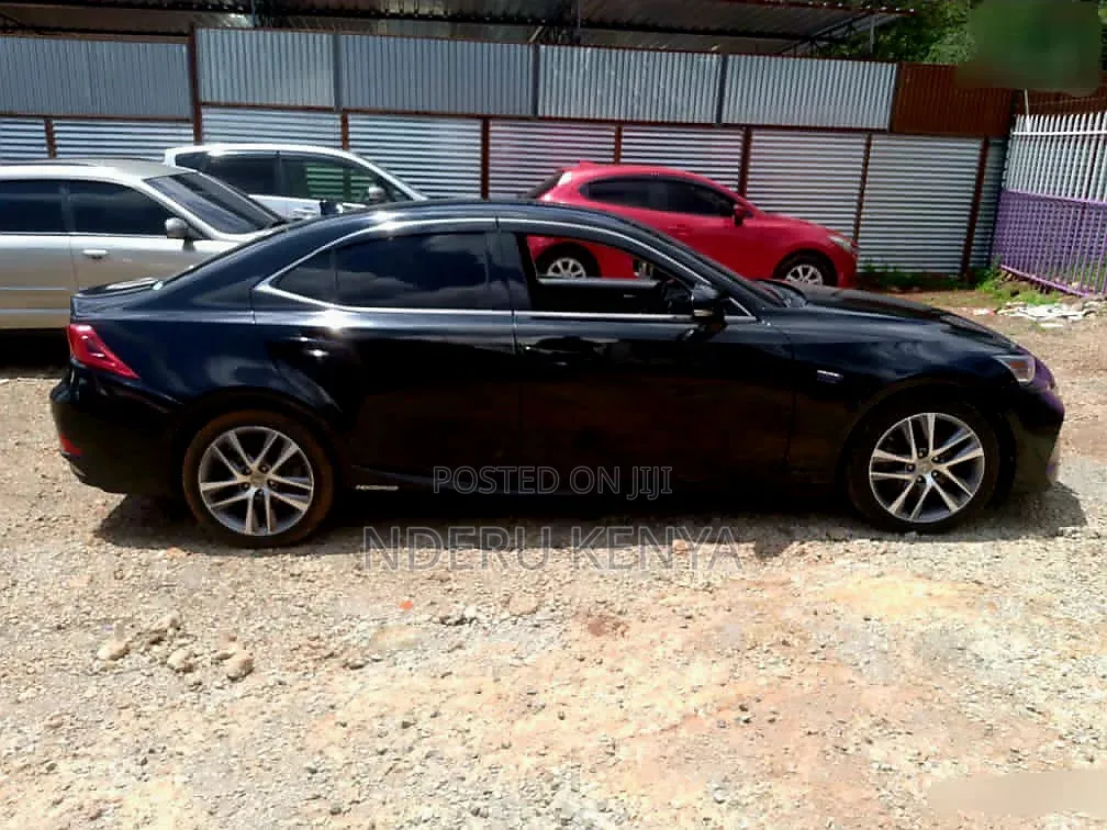 Lexus IS 300h 4WD 2017 Black