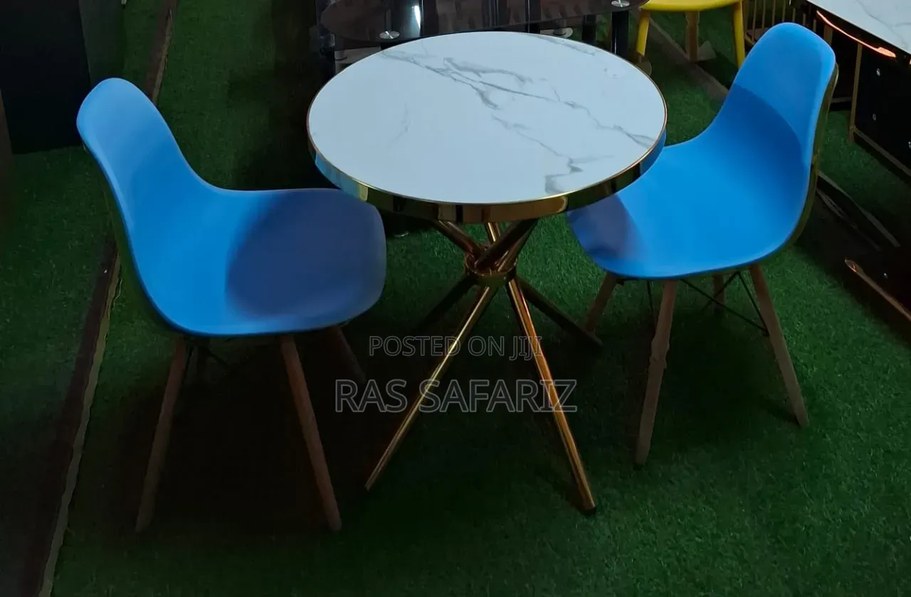 Aemes Chairs With Around Table