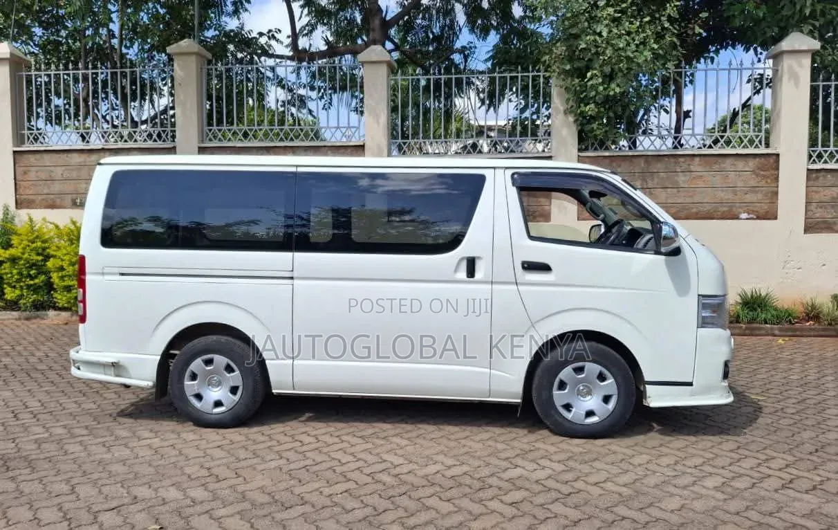 Toyota HiAce 2014 White