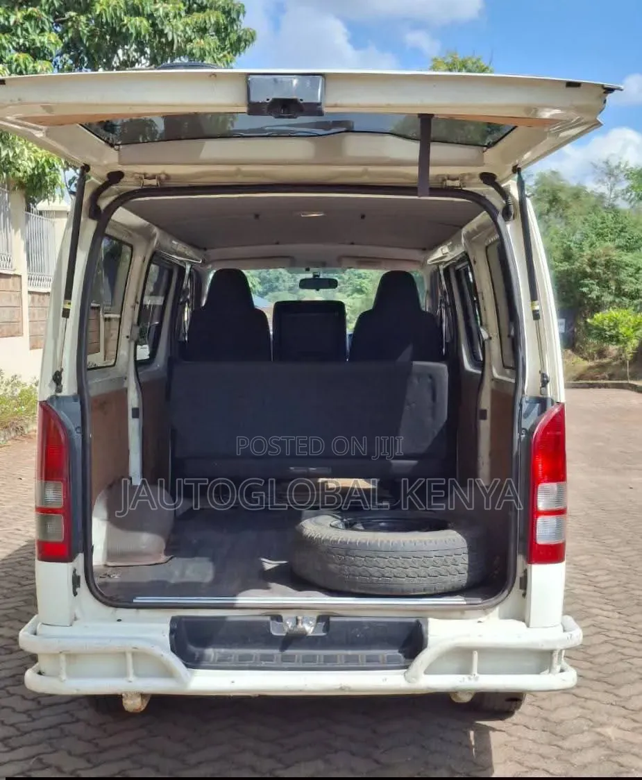 Toyota HiAce 2014 White