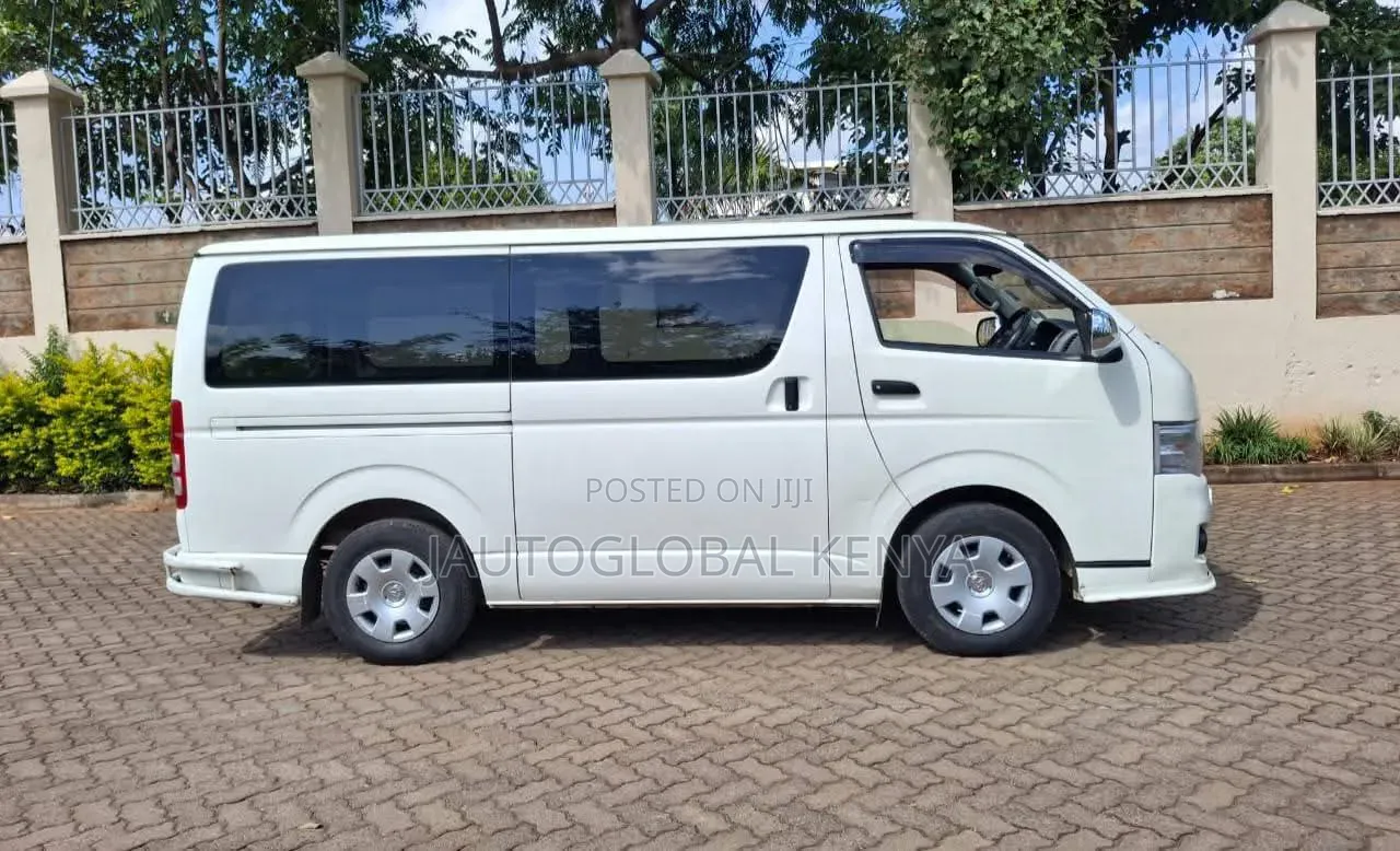 Toyota HiAce 2014 White