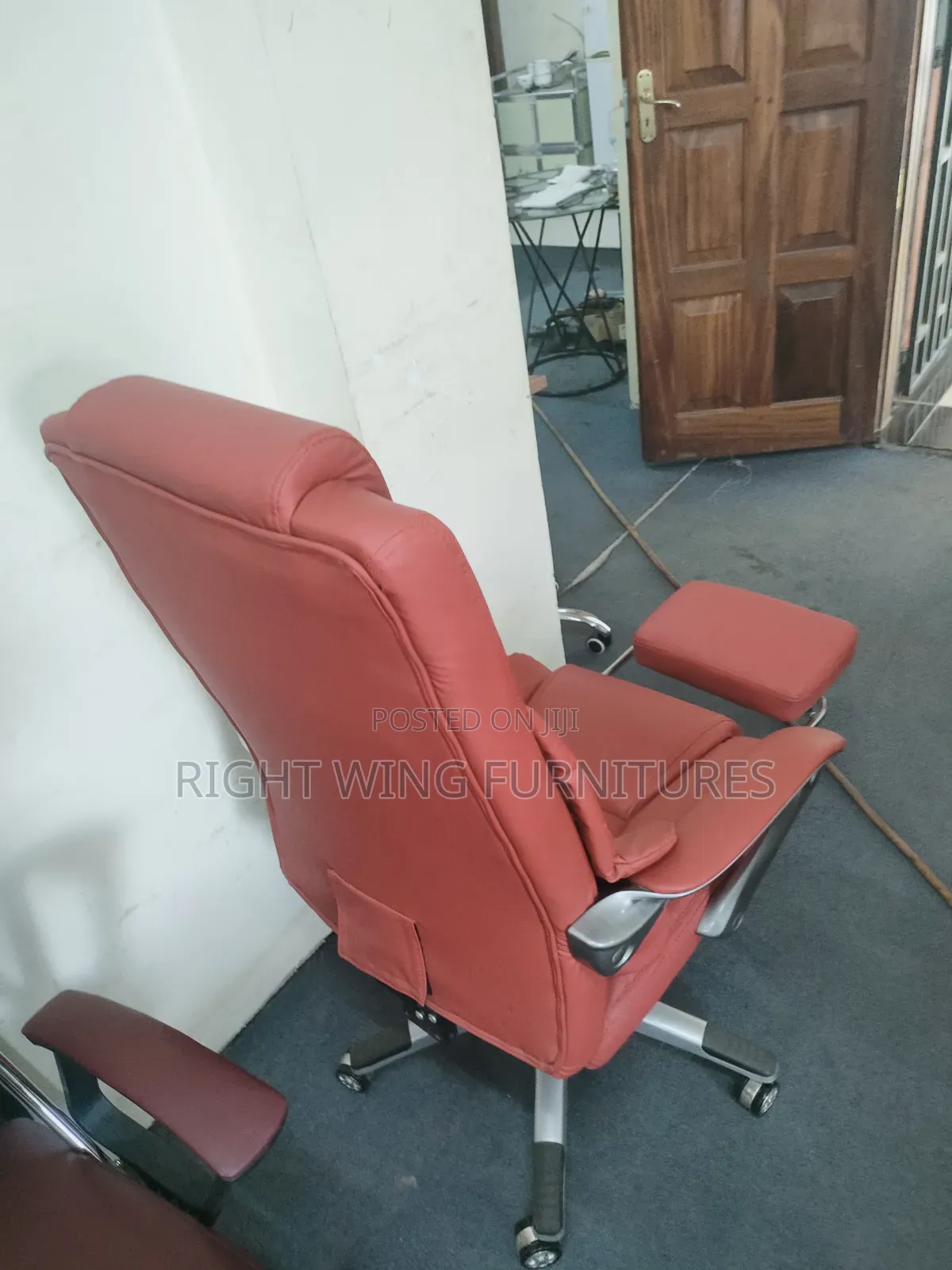 Luxury High Back Office Chair With Pull Out Footrest
