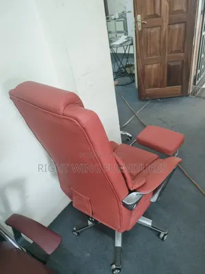 Luxury High Back Office Chair With Pull Out Footrest