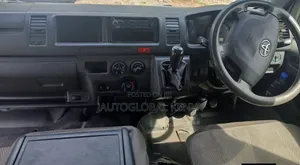 Toyota HiAce 2014 White
