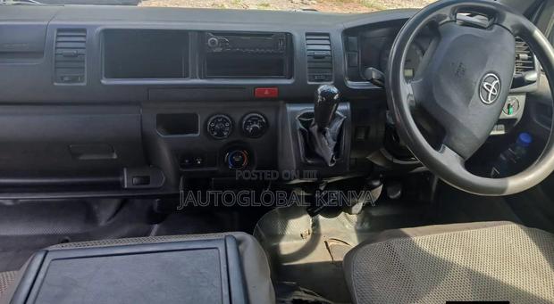 Toyota HiAce 2014 White