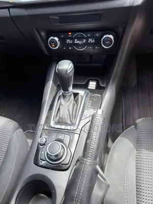 Mazda Axela 2019 Brown
