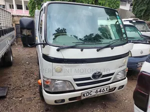Toyota Dyna 2015 White