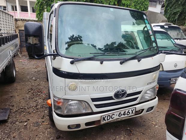 Toyota Dyna 2015 White